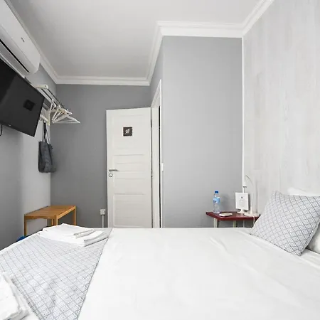 Blue Door Bed & Breakfast Lagos