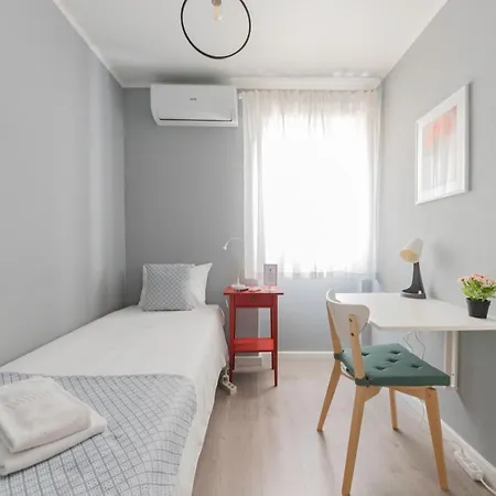 Blue Door Bed & Breakfast 3*