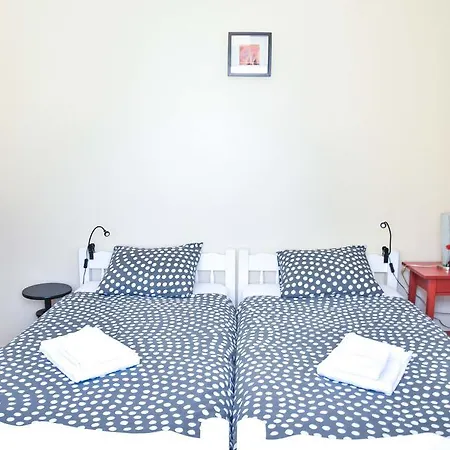 فندق مبيت وإفطار Blue Door لاغوس