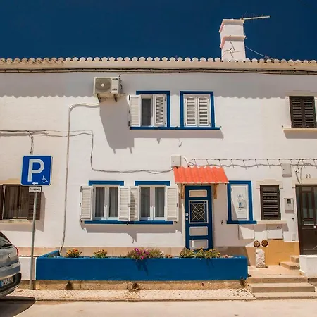 فندق مبيت وإفطار Blue Door لاغوس