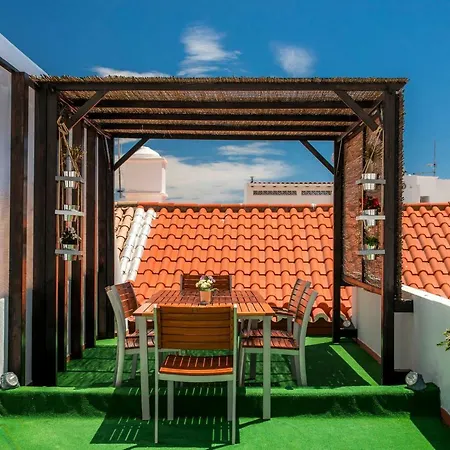 فندق مبيت وإفطار Blue Door لاغوس