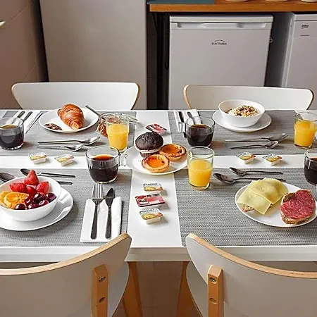 Bed & Breakfast Blue Door Lagos