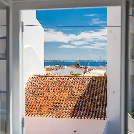 Blue Door Bed and Breakfast Λάγος
