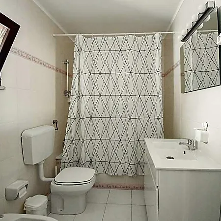 Blue Door Bed & Breakfast 3*