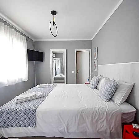 Bed & Breakfast Blue Door Lagos