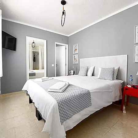 Blue Door Bed and Breakfast 3*