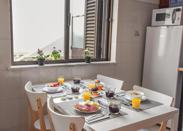 Blue Door Bed & Breakfast 3*