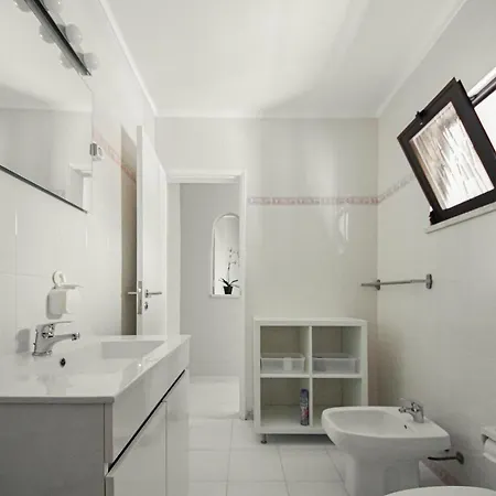 Oda ve Kahvaltı Blue Door Lagos