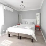Bed & Breakfast Blue Door
