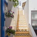 Bed & Breakfast Blue Door