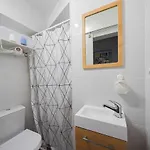 Bed & Breakfast Blue Door Lagos